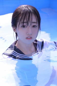 天降女子从二楼掉下来了